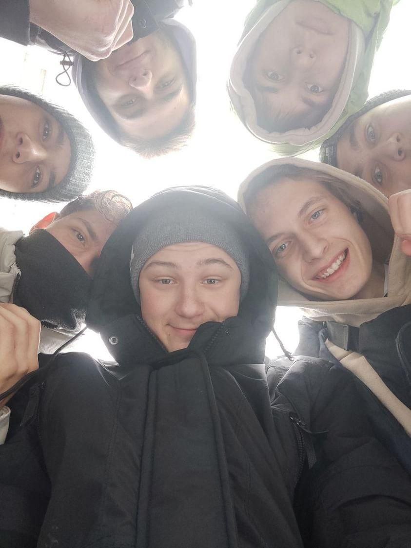 Трудовой десант филиала БНТУ «Минский государственный технологический колледж» помог с уборкой снега на территории колледжа