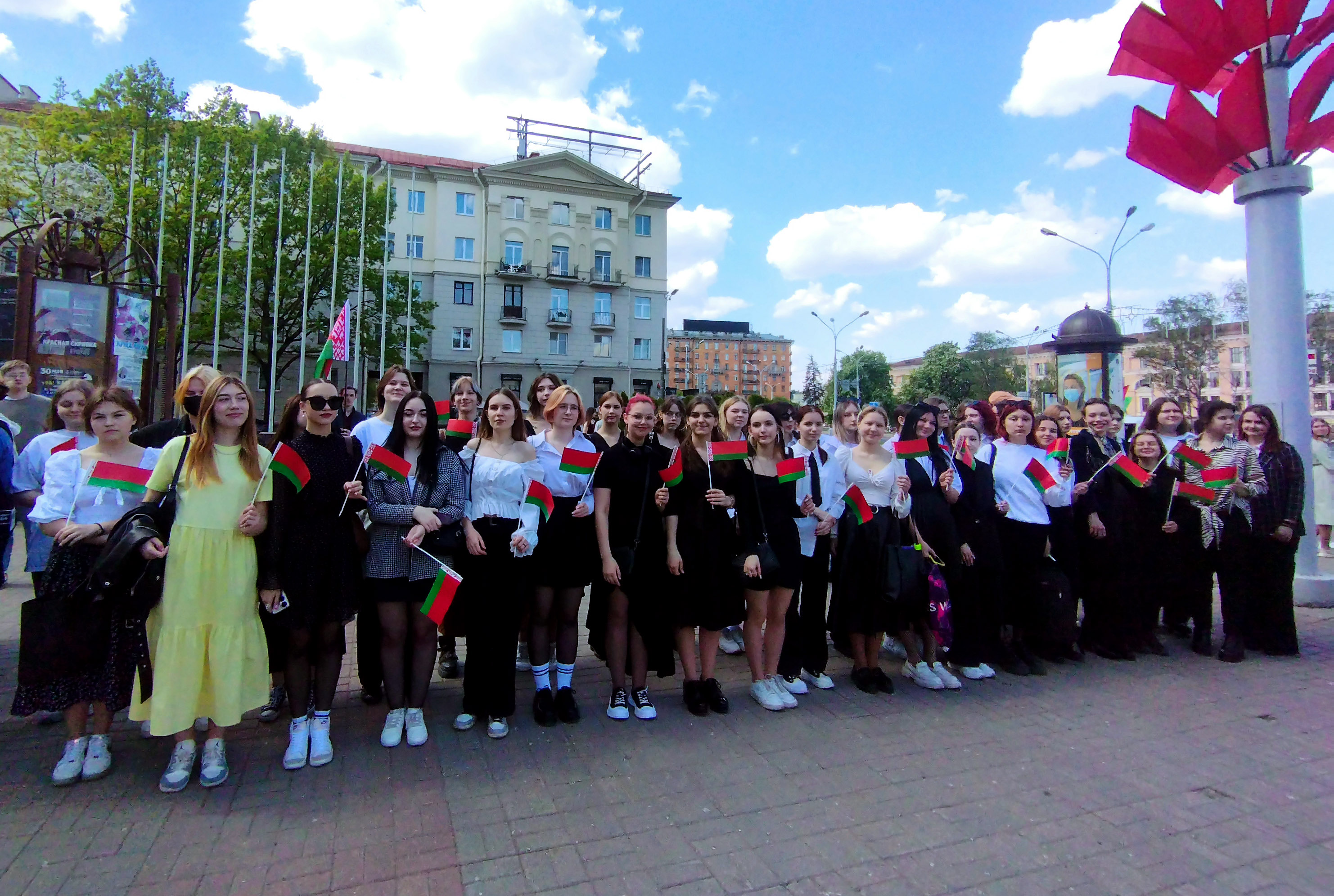 Споём гимн вместе