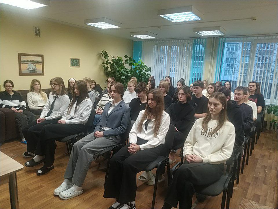 Беседа с учащимися в общежитии колледжа