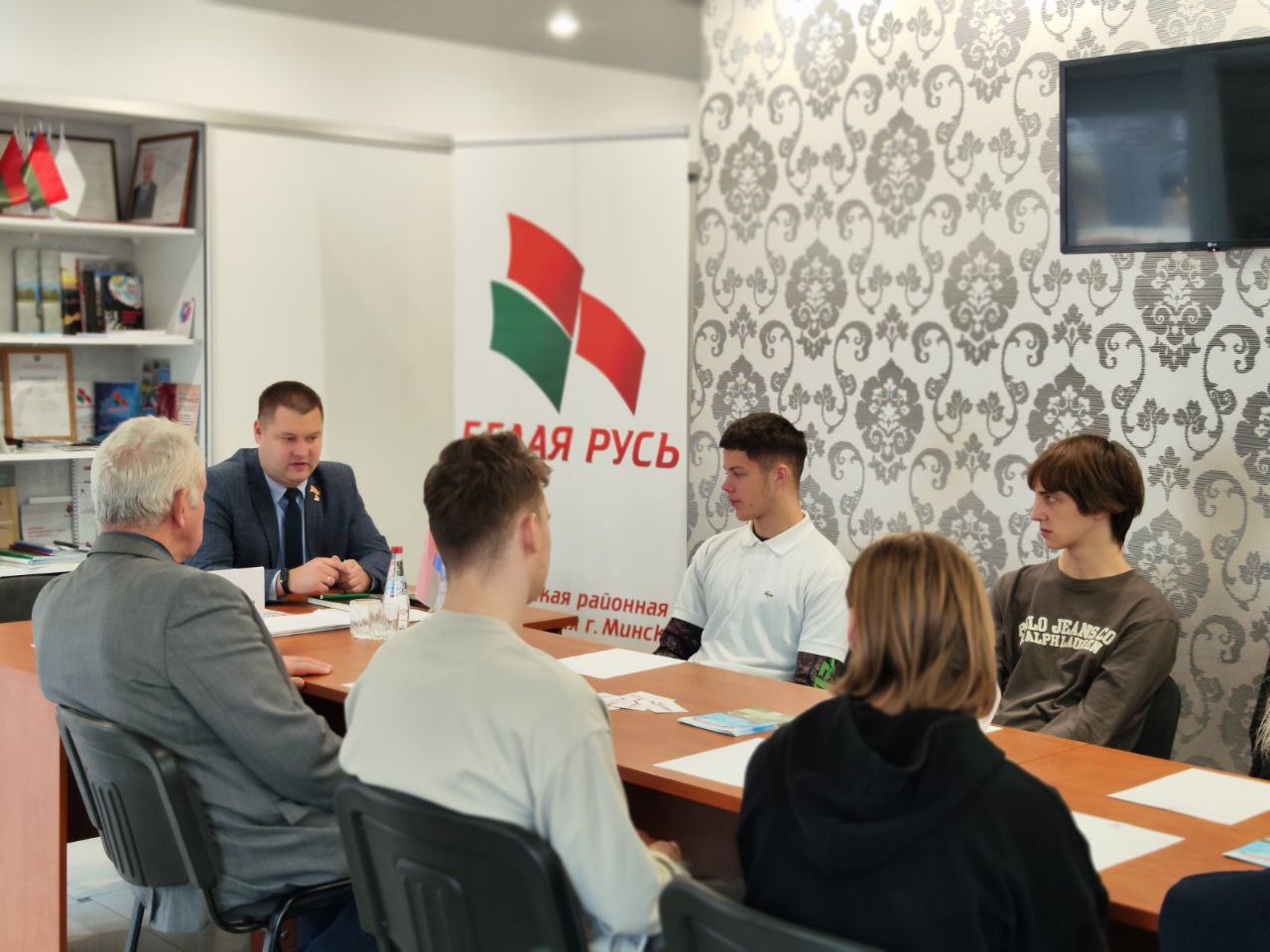 Диалоговая площадка под названием "Президентская республика: голос молодежи"